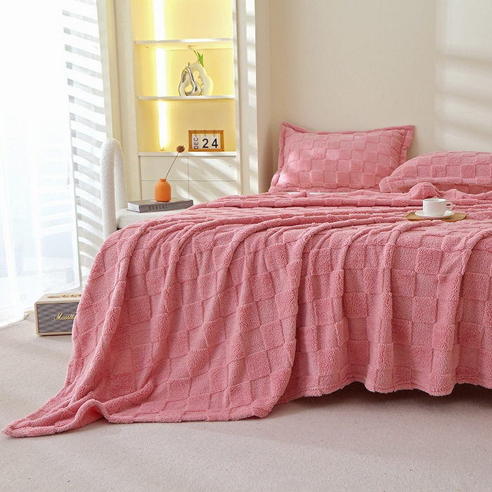 91家纺网 家纺一手货源 找家纺 栩裕纺织 2025新款意大利面包格毛毯-卷边款 面包格-玫瑰粉