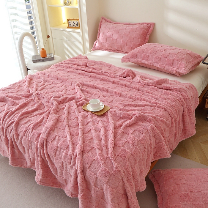 91家纺网 家纺一手货源 找家纺 栩裕纺织 2025新款意大利面包格毛毯-卷边款 面包格-玫瑰粉