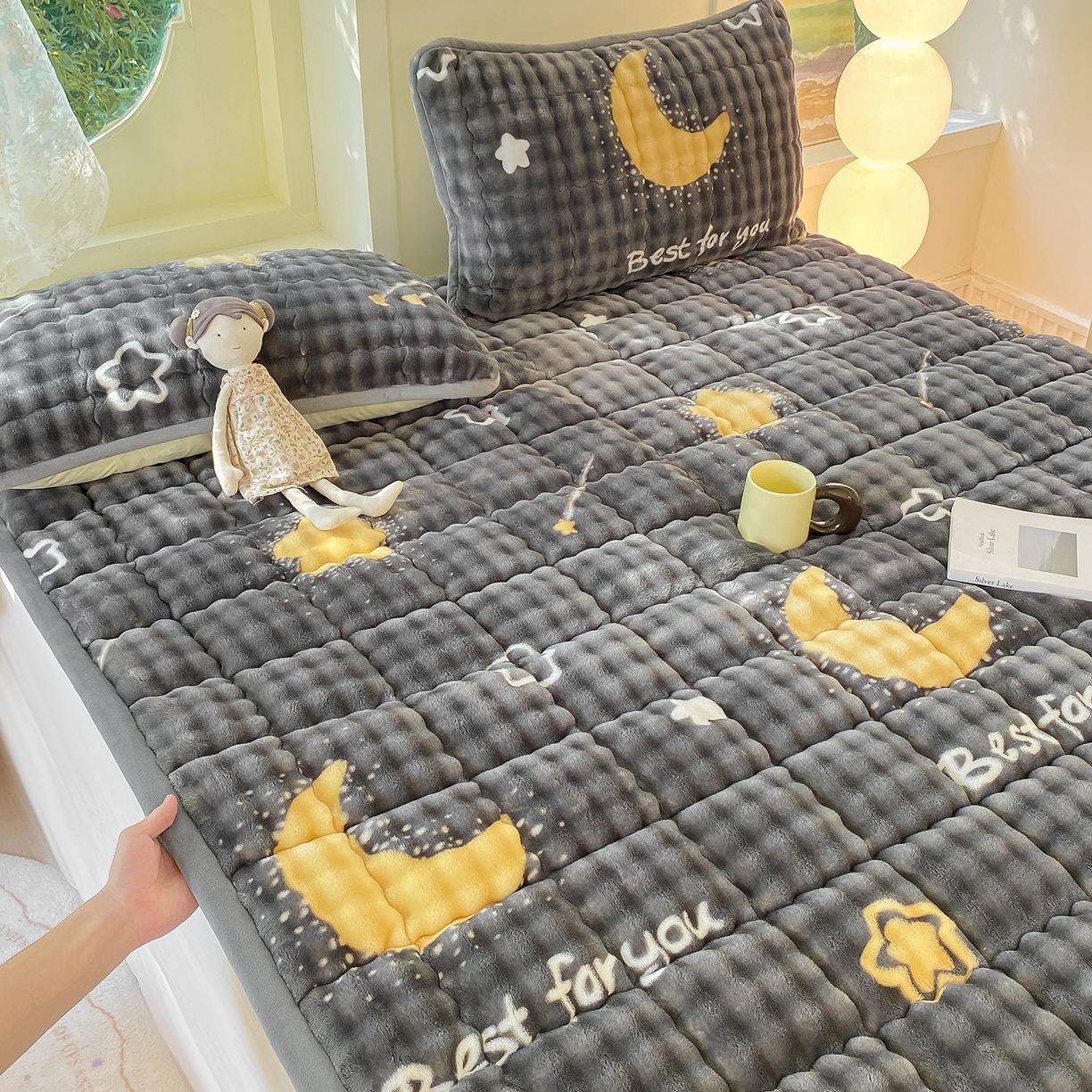 91家纺网 家纺一手货源 找家纺 眠势力 2025新款牛奶绒泡泡床垫加绒仿兔毛绒床褥子秋冬保暖珊瑚绒夹棉床护垫 月亮湾