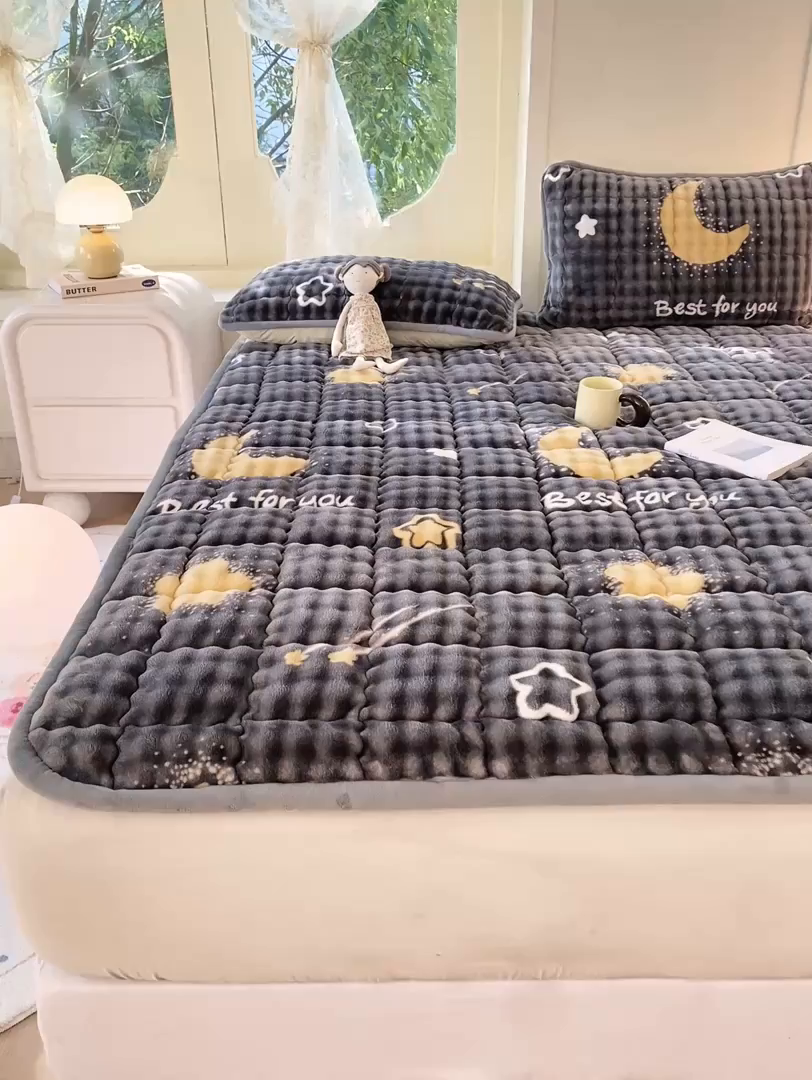 91家纺网 家纺一手货源 找家纺 眠势力 2025新款牛奶绒泡泡床垫加绒仿兔毛绒床褥子秋冬保暖珊瑚绒夹棉床护垫 月亮湾