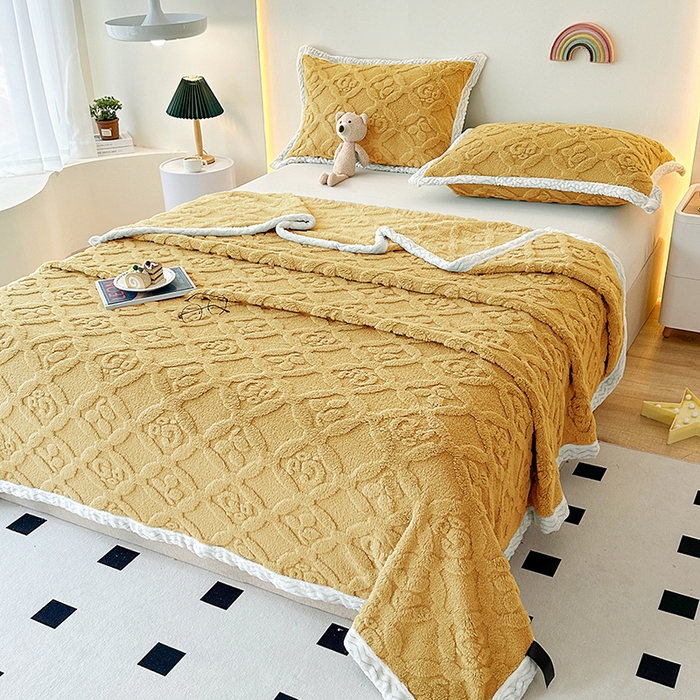 91家纺网 家纺一手货源 找家纺 （总）栩裕纺织 2025新款塔芙绒三叶草提花毛毯-包边款