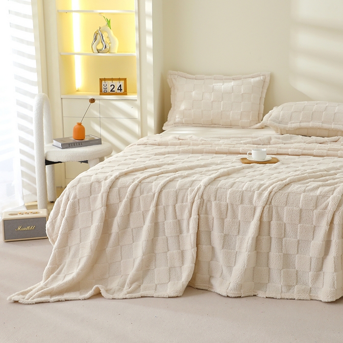 91家纺网 家纺一手货源 找家纺 栩裕纺织 2025新款意大利面包格毛毯-卷边款 面包格-米杏色