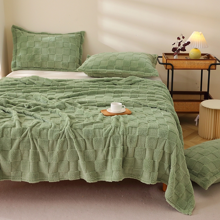 91家纺网 家纺一手货源 找家纺 栩裕纺织 2025新款意大利面包格毛毯-卷边款 面包格-抹茶绿