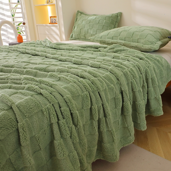 91家纺网 家纺一手货源 找家纺 栩裕纺织 2025新款意大利面包格毛毯-卷边款 面包格-抹茶绿