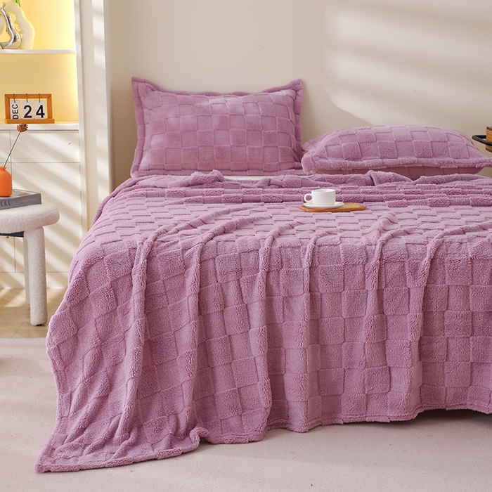 91家纺网 家纺一手货源 找家纺 栩裕纺织 2025新款意大利面包格毛毯-卷边款 面包格-莫奈紫