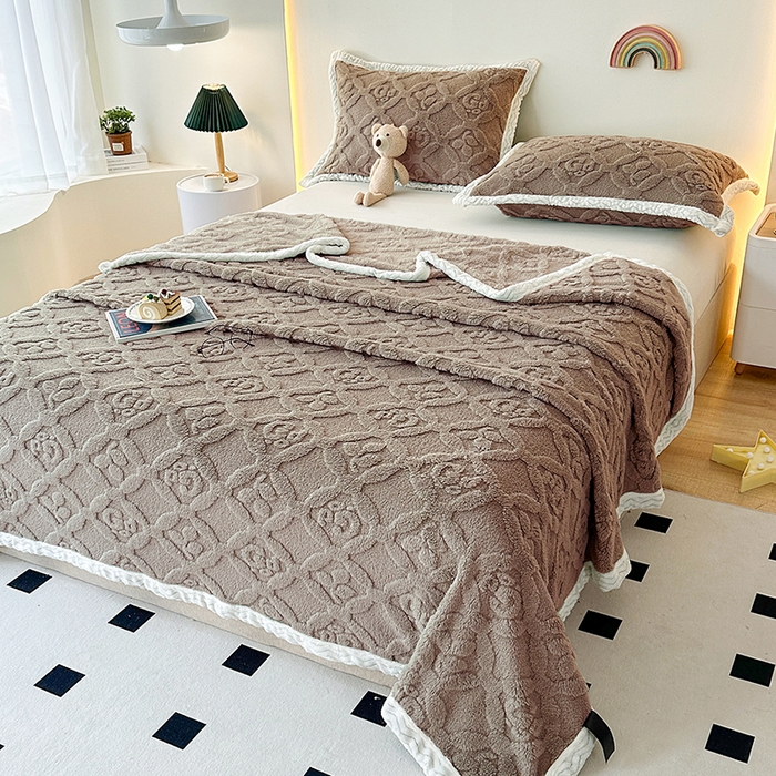 栩裕纺织 2025新款塔芙绒三叶草提花毛毯-包边款 咖色