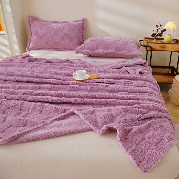 91家纺网 家纺一手货源 找家纺 栩裕纺织 2025新款意大利面包格毛毯-卷边款 面包格-莫奈紫