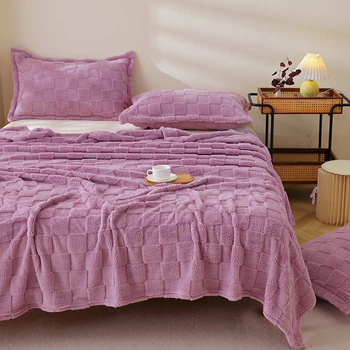 91家纺网 家纺一手货源 找家纺 栩裕纺织 2025新款意大利面包格毛毯-卷边款 面包格-莫奈紫