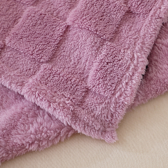 91家纺网 家纺一手货源 找家纺 栩裕纺织 2025新款意大利面包格毛毯-卷边款 面包格-莫奈紫