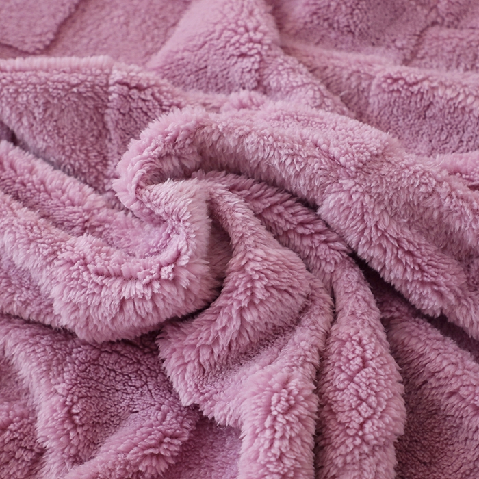 91家纺网 家纺一手货源 找家纺 栩裕纺织 2025新款意大利面包格毛毯-卷边款 面包格-莫奈紫