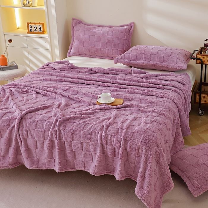 91家纺网 家纺一手货源 找家纺 栩裕纺织 2025新款意大利面包格毛毯-卷边款 面包格-莫奈紫