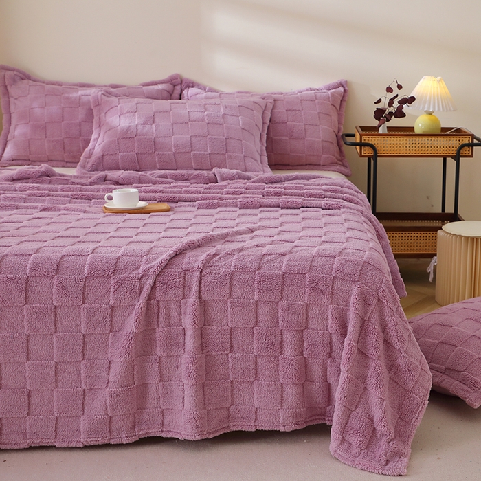 91家纺网 家纺一手货源 找家纺 栩裕纺织 2025新款意大利面包格毛毯-卷边款 面包格-莫奈紫