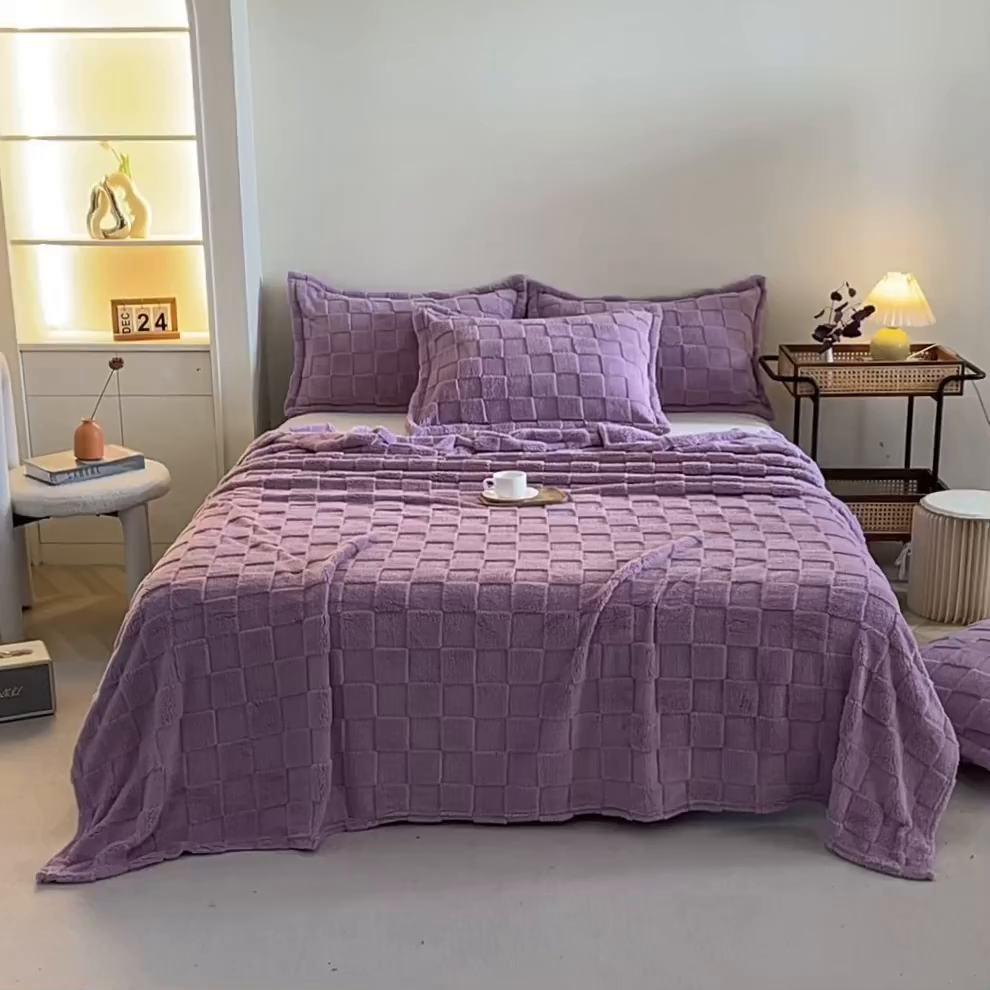 91家纺网 家纺一手货源 找家纺 栩裕纺织 2025新款意大利面包格毛毯-卷边款 面包格-莫奈紫