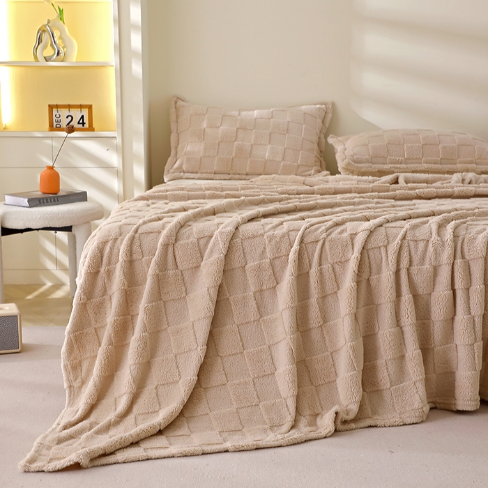 91家纺网 家纺一手货源 找家纺 栩裕纺织 2025新款意大利面包格毛毯-卷边款 面包格-浅卡其