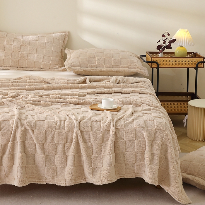 91家纺网 家纺一手货源 找家纺 栩裕纺织 2025新款意大利面包格毛毯-卷边款 面包格-浅卡其