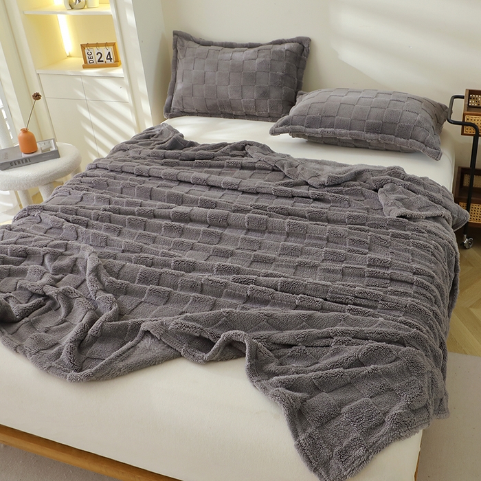 91家纺网 家纺一手货源 找家纺 栩裕纺织 2025新款意大利面包格毛毯-卷边款 面包格-深灰