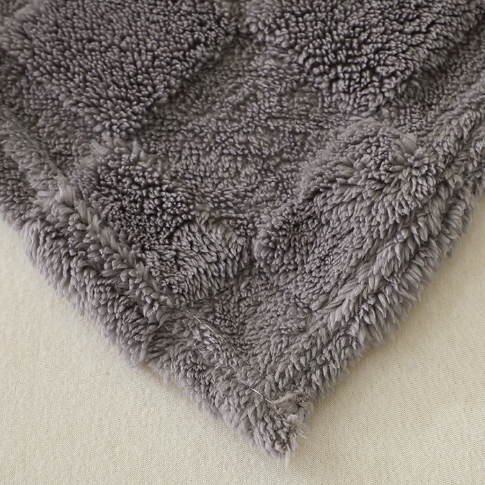 91家纺网 家纺一手货源 找家纺 栩裕纺织 2025新款意大利面包格毛毯-卷边款 面包格-深灰