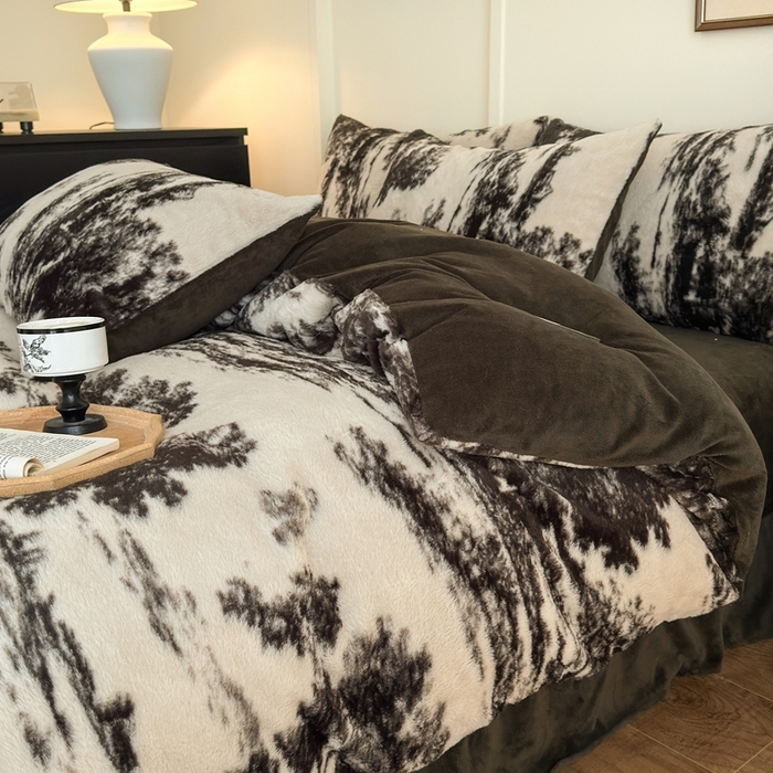 91家纺网 家纺一手货源 找家纺 （总）十里居 2025新款兔毛印花法式轻奢系列牛奶绒四件套