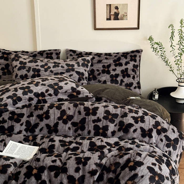 91家纺网 家纺一手货源 找家纺 （总）十里居 2025新款兔毛印花法式轻奢系列牛奶绒四件套