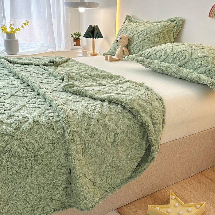 91家纺网 家纺一手货源 找家纺 （总）栩裕纺织 2025新款塔芙绒三叶草提花毛毯-卷边款