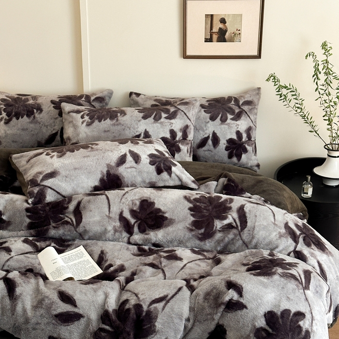 91家纺网 家纺一手货源 找家纺 （总）十里居 2025新款兔毛印花法式轻奢系列牛奶绒四件套