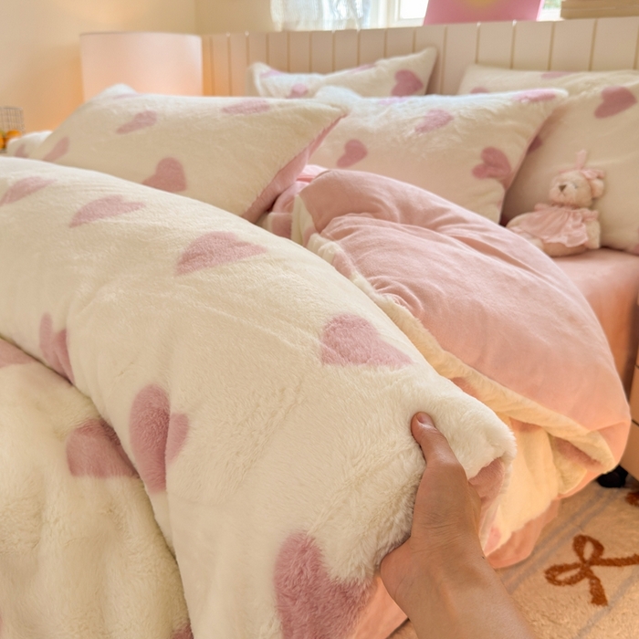 91家纺网 家纺一手货源 找家纺 十里居 2025新款lns爱心系列兔毛牛奶绒四件套 爱心系列 爱心-粉