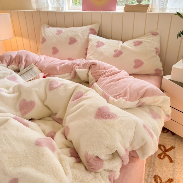91家纺网 家纺一手货源 找家纺 十里居 2025新款lns爱心系列兔毛牛奶绒四件套 爱心系列 爱心-粉