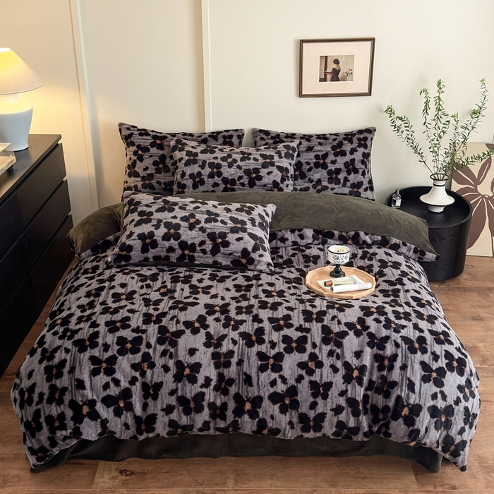 91家纺网 家纺一手货源 找家纺 十里居 2025新款兔毛印花法式轻奢系列牛奶绒四件套 豹纹蝴蝶