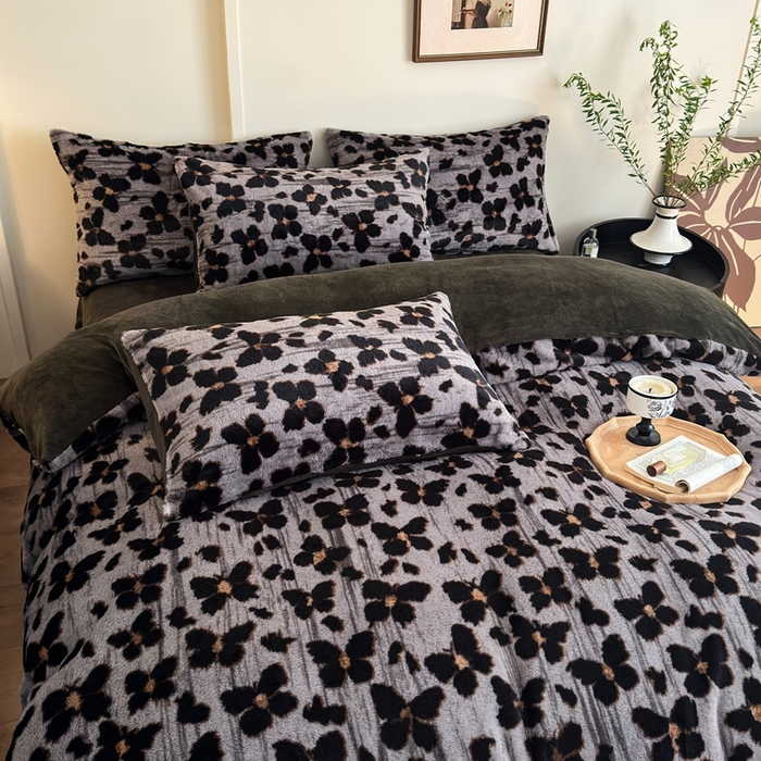 91家纺网 家纺一手货源 找家纺 十里居 2025新款兔毛印花法式轻奢系列牛奶绒四件套 豹纹蝴蝶