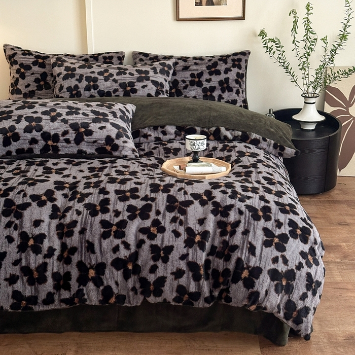 91家纺网 家纺一手货源 找家纺 十里居 2025新款兔毛印花法式轻奢系列牛奶绒四件套 豹纹蝴蝶