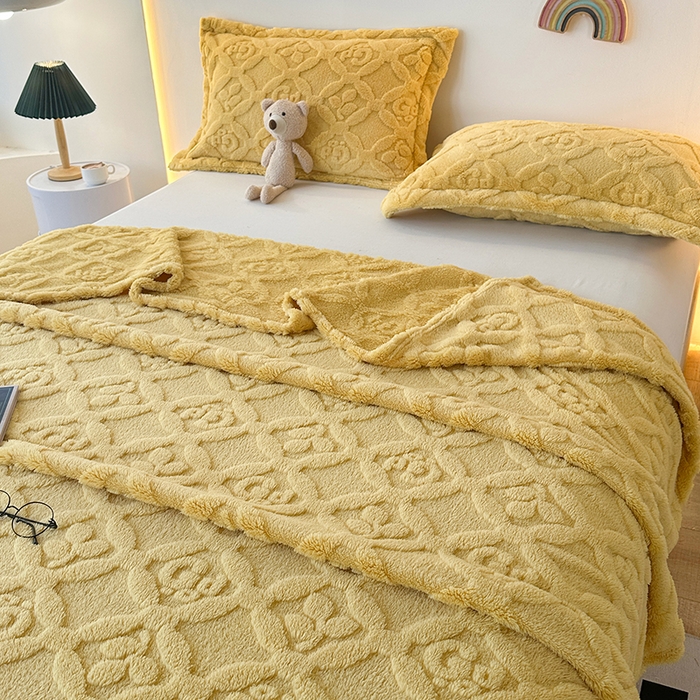 91家纺网 家纺一手货源 找家纺 （总）栩裕纺织 2025新款塔芙绒三叶草提花毛毯-卷边款