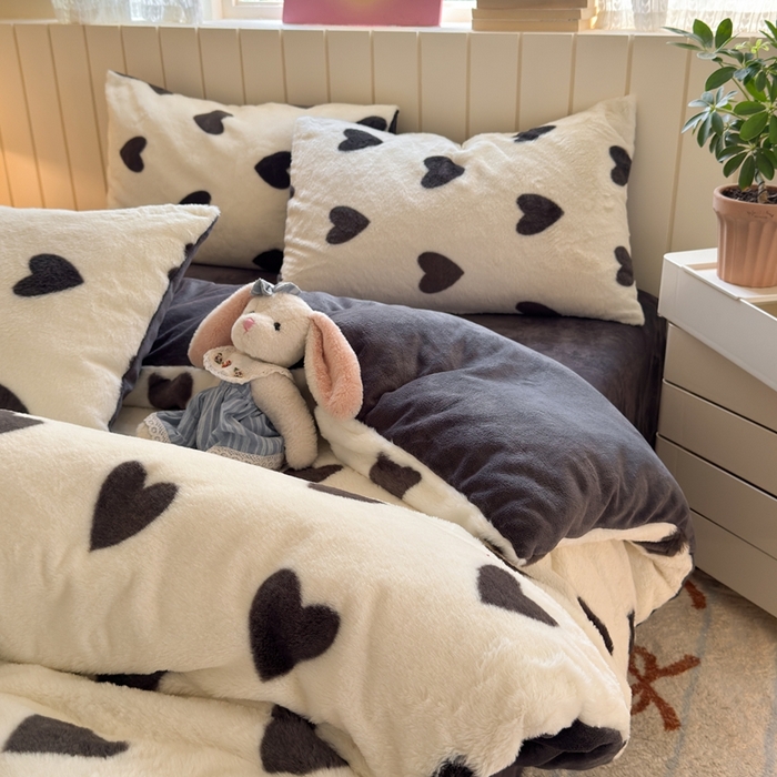 91家纺网 家纺一手货源 找家纺 十里居 2025新款lns爱心系列兔毛牛奶绒四件套 爱心系列 爱心-灰