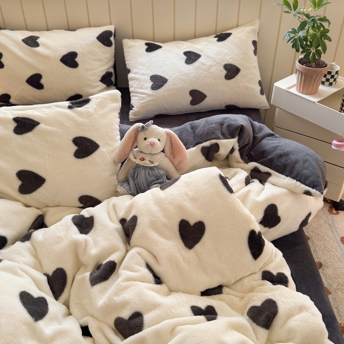 91家纺网 家纺一手货源 找家纺 十里居 2025新款lns爱心系列兔毛牛奶绒四件套 爱心系列 爱心-灰