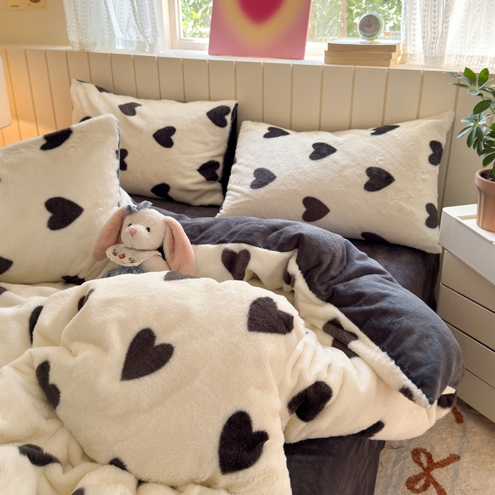 91家纺网 家纺一手货源 找家纺 十里居 2025新款lns爱心系列兔毛牛奶绒四件套 爱心系列 爱心-灰