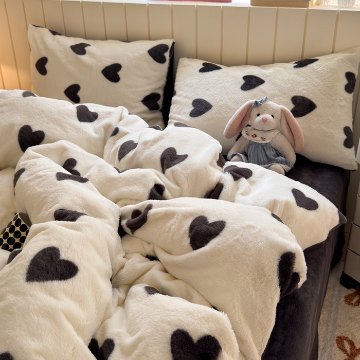 91家纺网 家纺一手货源 找家纺 十里居 2025新款lns爱心系列兔毛牛奶绒四件套 爱心系列 爱心-灰