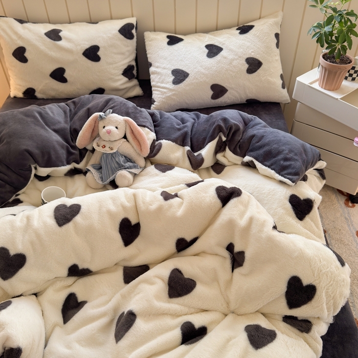 91家纺网 家纺一手货源 找家纺 十里居 2025新款lns爱心系列兔毛牛奶绒四件套 爱心系列 爱心-灰