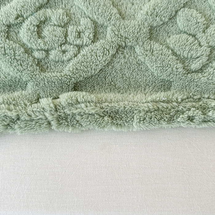 91家纺网 家纺一手货源 找家纺 栩裕纺织 2025新款塔芙绒三叶草提花毛毯-卷边款 茶绿