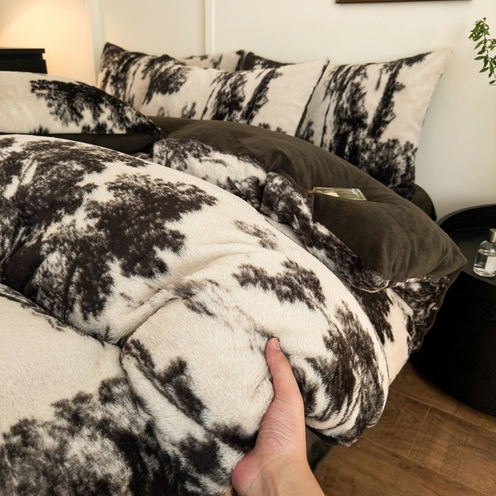 91家纺网 家纺一手货源 找家纺 十里居 2025新款兔毛印花法式轻奢系列牛奶绒四件套 法式白