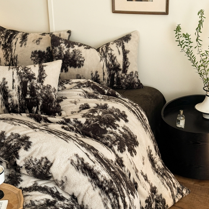 91家纺网 家纺一手货源 找家纺 十里居 2025新款兔毛印花法式轻奢系列牛奶绒四件套 法式白