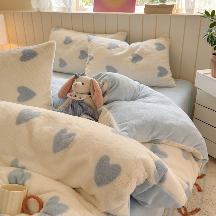 91家纺网 家纺一手货源 找家纺 十里居 2025新款lns爱心系列兔毛牛奶绒四件套 爱心系列 爱心-蓝