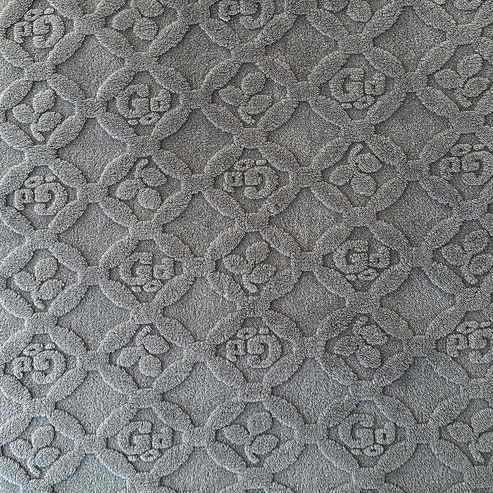 91家纺网 家纺一手货源 找家纺 栩裕纺织 2025新款塔芙绒三叶草提花毛毯-卷边款 深灰