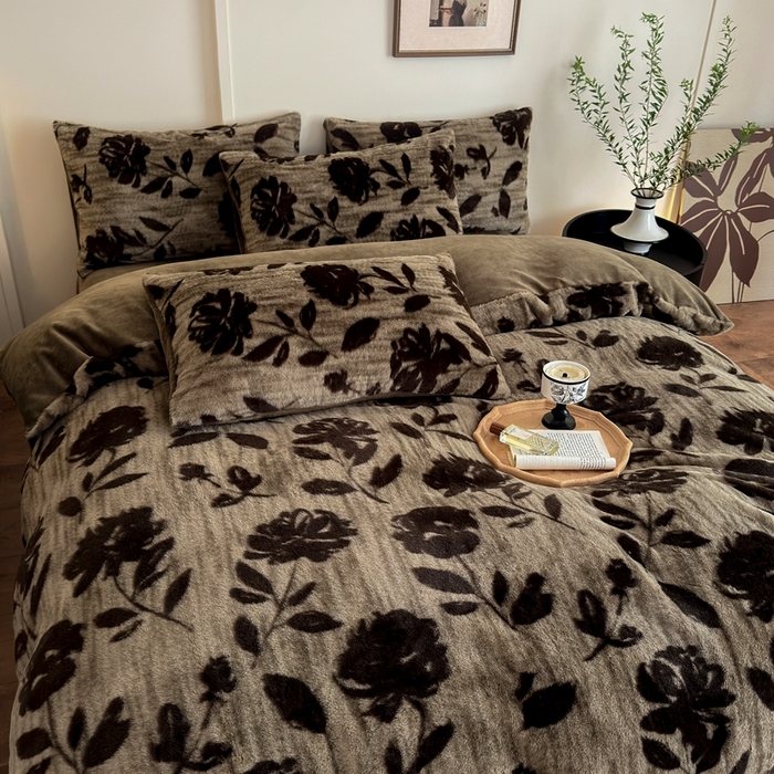 91家纺网 家纺一手货源 找家纺 十里居 2025新款兔毛印花法式轻奢系列牛奶绒四件套 花海