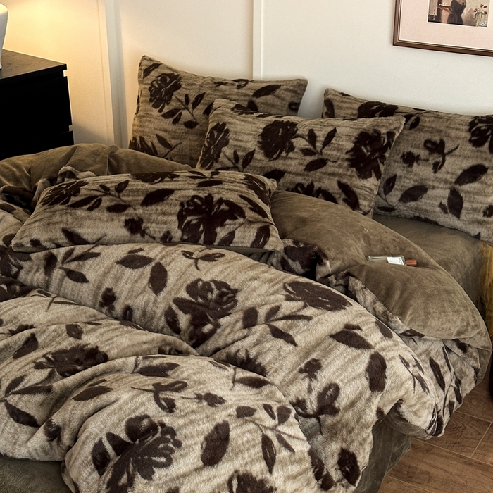 91家纺网 家纺一手货源 找家纺 十里居 2025新款兔毛印花法式轻奢系列牛奶绒四件套 花海