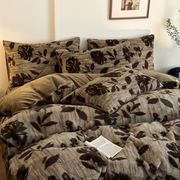 91家纺网 家纺一手货源 找家纺 十里居 2025新款兔毛印花法式轻奢系列牛奶绒四件套 花海