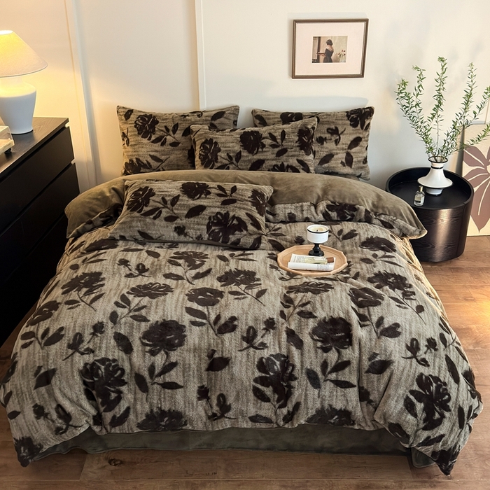 91家纺网 家纺一手货源 找家纺 十里居 2025新款兔毛印花法式轻奢系列牛奶绒四件套 花海