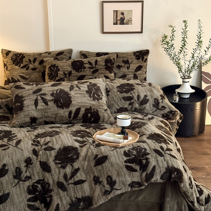 91家纺网 家纺一手货源 找家纺 十里居 2025新款兔毛印花法式轻奢系列牛奶绒四件套 花海