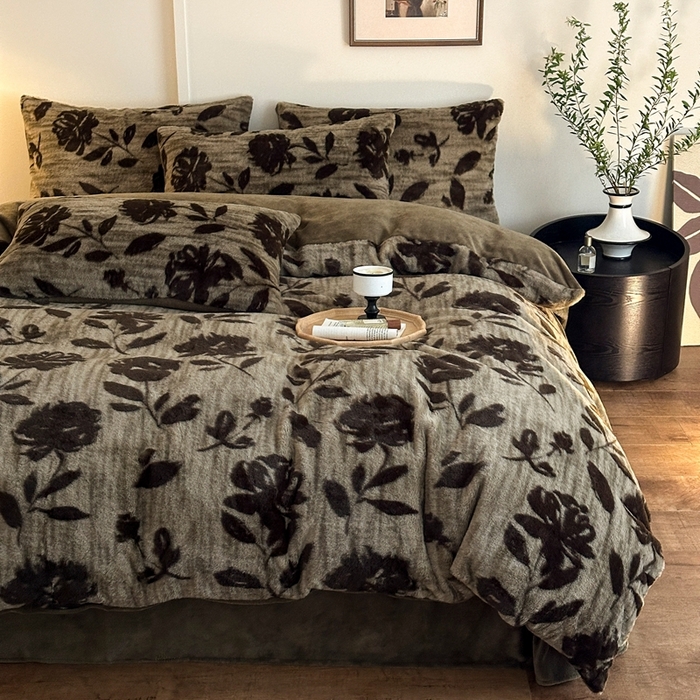 91家纺网 家纺一手货源 找家纺 十里居 2025新款兔毛印花法式轻奢系列牛奶绒四件套 花海