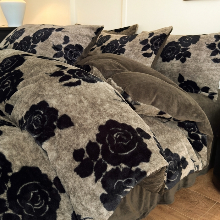 91家纺网 家纺一手货源 找家纺 十里居 2025新款兔毛印花法式轻奢系列牛奶绒四件套 玫瑰