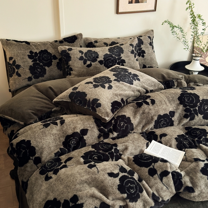 91家纺网 家纺一手货源 找家纺 十里居 2025新款兔毛印花法式轻奢系列牛奶绒四件套 玫瑰