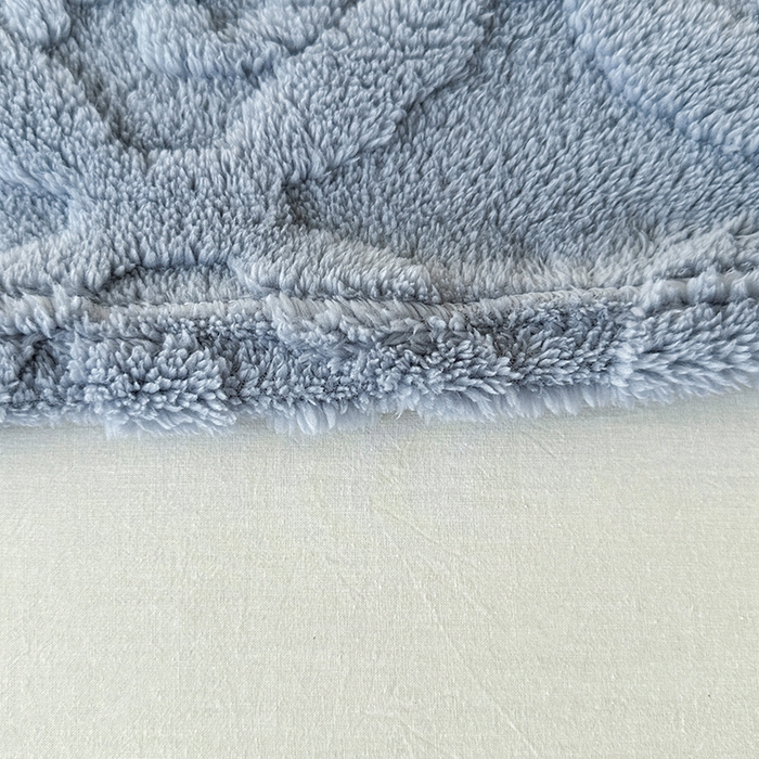 91家纺网 家纺一手货源 找家纺 栩裕纺织 2025新款塔芙绒三叶草提花毛毯-卷边款 湖兰